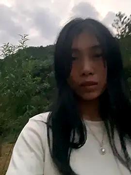 Snapshot of EmLy02 chatting on October 22, 2025, 10:58 am EmLy02 online show from October 22, 2025, 10:58 am