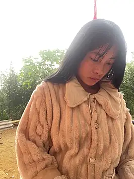 EmLy02 online show from December 23, 2025, 1:27 am