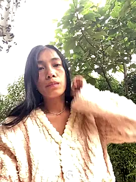 Snapshot of EmLy02 chatting on October 24, 2025, 6:23 am EmLy02 online show from October 24, 2025, 6:23 am