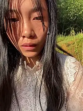 Snapshot of EmLy02 chatting on October 15, 2025, 12:31 am EmLy02 online show from October 15, 2025, 12:31 am