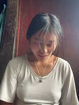 Snapshot of EmLy02 chatting on May 5, 2026, 5:54 am EmLy02 online show from May 5, 2026, 5:54 am