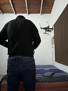 Snapshot of Diabloproducciones chatting on December 19, 2025, 1:31 am Diabloproducciones online show from December 19, 2025, 1:31 am