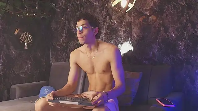 Snapshot of nicolai_drake chatting on November 16, 2025, 8:24 pm nicolai drake online show from November 16, 2025, 8:24 pm