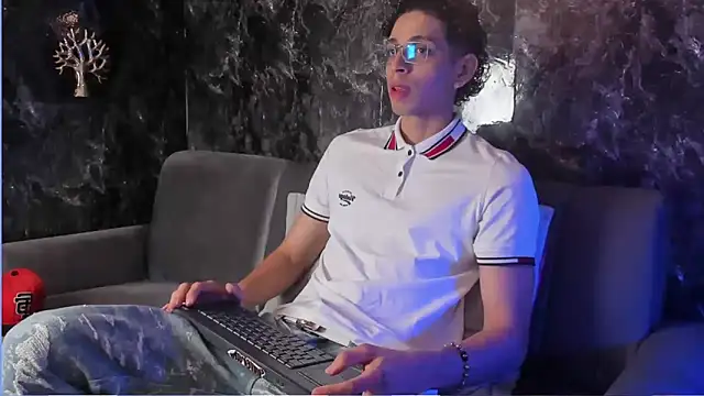 Snapshot of nicolai_drake chatting on November 10, 2025, 3:44 am nicolai drake online show from November 10, 2025, 3:44 am