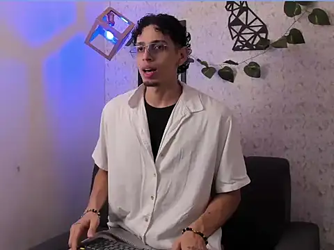 Snapshot of nicolai_drake chatting on October 15, 2025, 12:53 am nicolai drake online show from October 15, 2025, 12:53 am