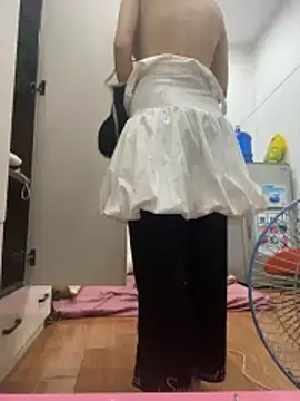 Miumieu online show from November 7, 2025, 12:59 am