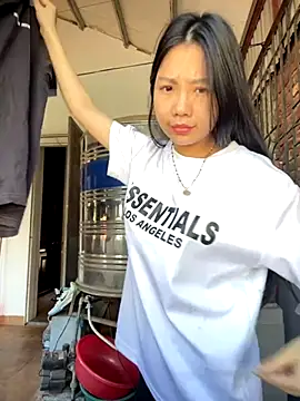 Miumieu online show from November 13, 2025, 4:05 am