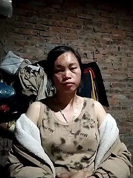   Ngoc20   online show from December 18, 2025, 1:04 pm