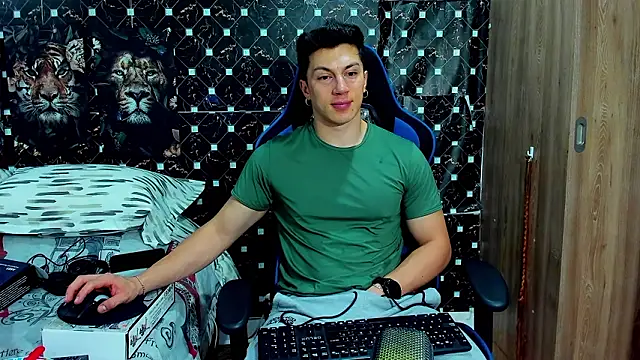 javiersexymann online show from February 28, 2026, 10:53 pm