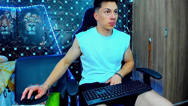 javiersexymann online show from September 23, 2025, 5:14 am