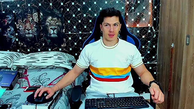 javiersexymann online show from February 26, 2026, 6:41 pm