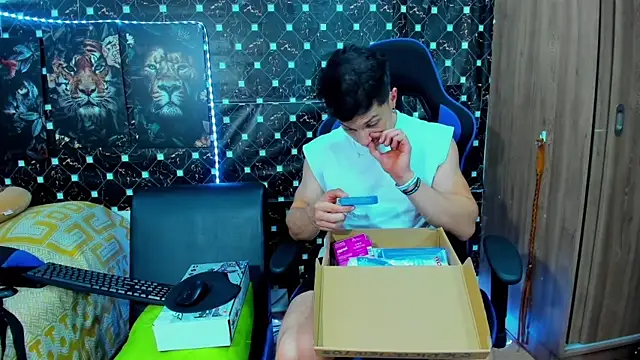 javiersexymann online show from October 2, 2025, 9:51 pm