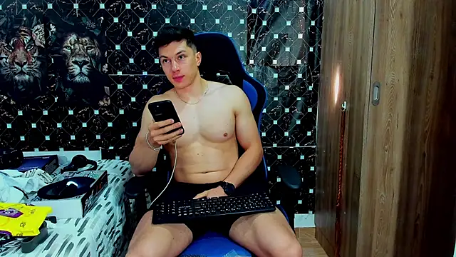 javiersexymann online show from April 7, 2026, 9:49 pm