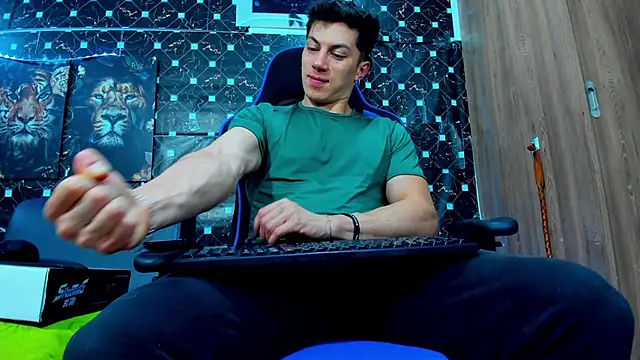 javiersexymann online show from September 9, 2025, 11:14 pm