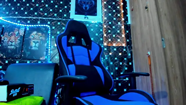 javiersexymann online show from September 11, 2025, 5:35 pm