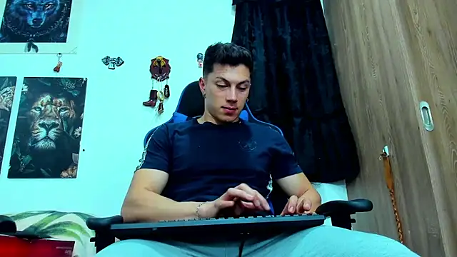 javiersexymann online show from March 15, 2025, 3:29 am