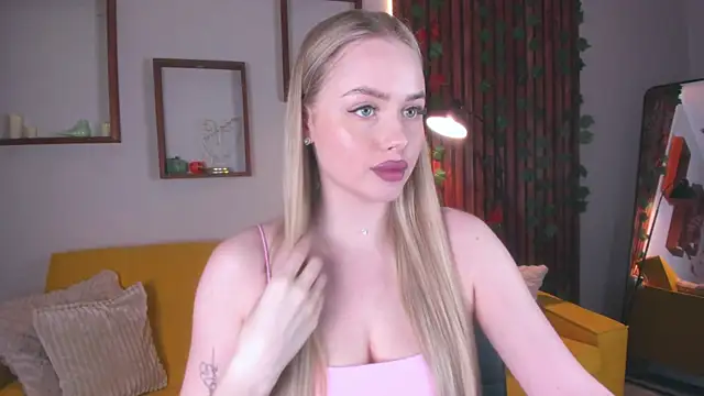 AvroraGoldie online show from November 26, 2025, 10:26 am