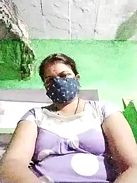 Rajnee33A online show from October 31, 2025, 8:05 pm