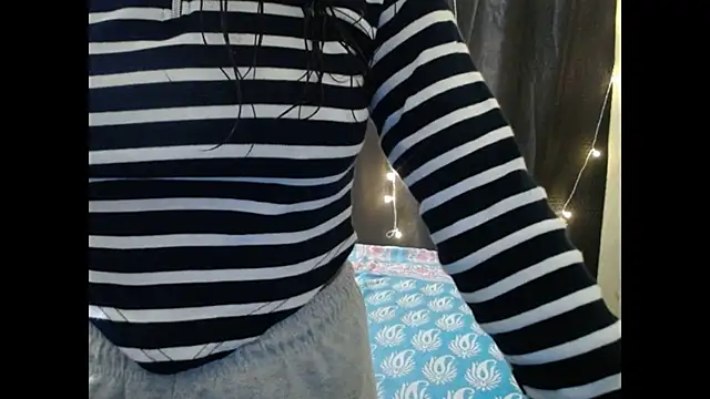 Snapshot of Vanya_7 chatting on November 15, 2025, 6:28 am Vanya 7 online show from November 15, 2025, 6:28 am