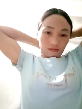 lucybaby00 online show from November 3, 2025, 1:26 pm