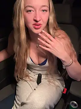 emilypeperoni online show from April 19, 2026, 9:17 pm