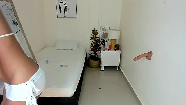 emy barnert online show from November 14, 2025, 12:42 pm