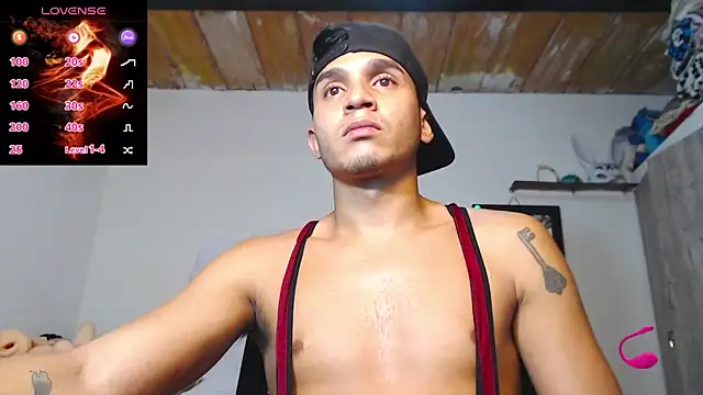 Angel latinboy online show from April 15, 2026, 7:29 pm