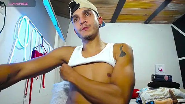 Angel latinboy online show from March 12, 2025, 10:07 pm