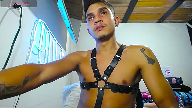 Angel latinboy online show from March 13, 2025, 10:54 pm