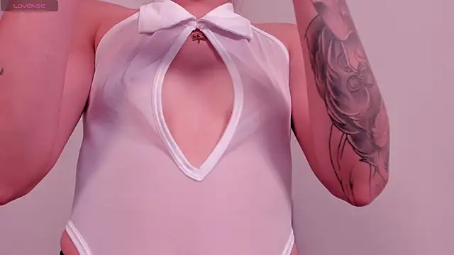 mae lyra online show from April 13, 2026, 5:17 pm