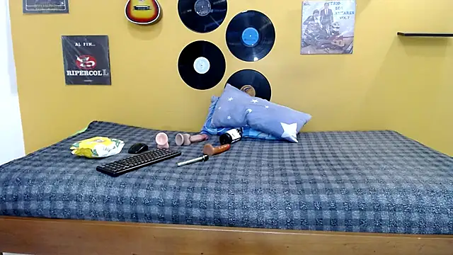 Snapshot of skinnyverus18 chatting on February 19, 2026, 7:22 pm skinnyverus18 online show from February 19, 2026, 7:22 pm