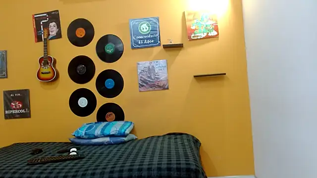 Snapshot of skinnyverus18 chatting on February 6, 2026, 7:21 pm skinnyverus18 online show from February 6, 2026, 7:21 pm