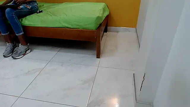 Snapshot of skinnyverus18 chatting on February 28, 2026, 6:51 pm skinnyverus18 online show from February 28, 2026, 6:51 pm