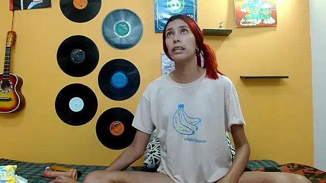 skinnyverus18 online show from October 23, 2025, 7:01 pm