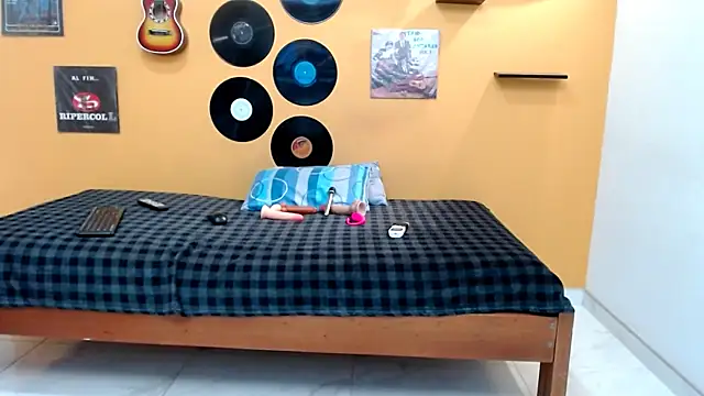 Snapshot of skinnyverus18 chatting on February 9, 2026, 7:12 pm skinnyverus18 online show from February 9, 2026, 7:12 pm