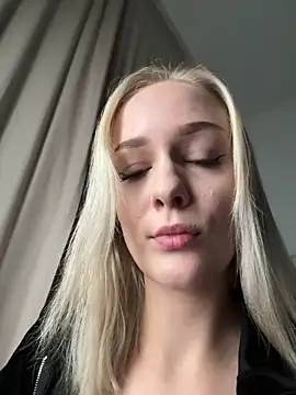 DaryaDoll online show from November 4, 2025, 8:12 pm