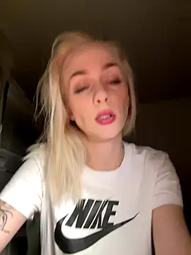 Snapshot of DaryaDoll chatting on December 20, 2025, 7:28 pm DaryaDoll online show from December 20, 2025, 7:28 pm