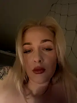 Snapshot of DaryaDoll chatting on December 17, 2025, 10:15 pm DaryaDoll online show from December 17, 2025, 10:15 pm