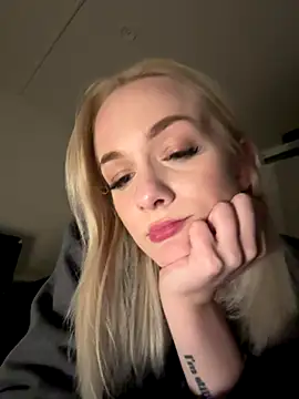 Snapshot of DaryaDoll chatting on December 19, 2025, 9:06 pm DaryaDoll online show from December 19, 2025, 9:06 pm