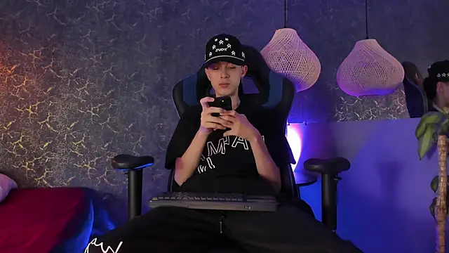 ArthurCox online show from November 15, 2025, 5:28 pm