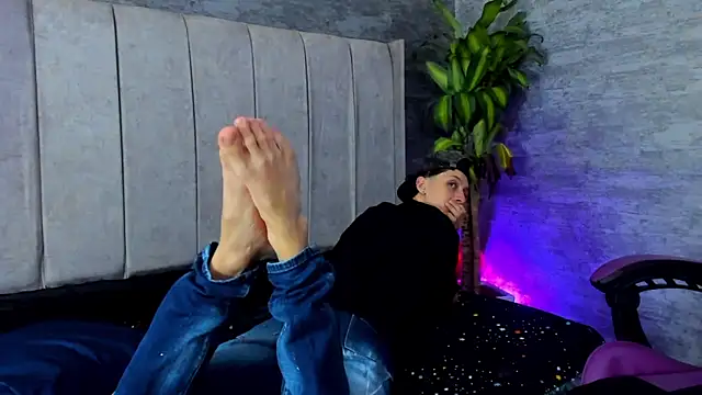 ArthurCox online show from October 29, 2025, 7:35 pm