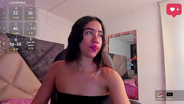 Snapshot of SaraWagner_ chatting on April 17, 2026, 12:02 am SaraWagner online show from April 17, 2026, 12:02 am