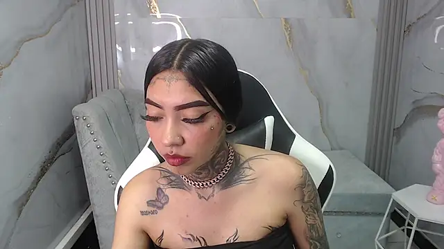 Ashley Blum v online show from October 12, 2025, 1:01 pm