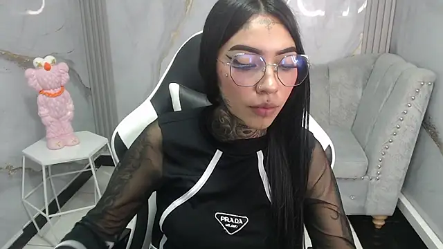 Ashley Blum v online show from October 25, 2025, 8:09 pm