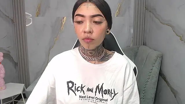 Ashley Blum v online show from November 1, 2025, 8:14 pm