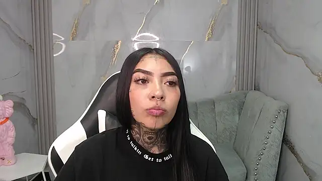 Ashley Blum v online show from November 5, 2025, 8:23 pm