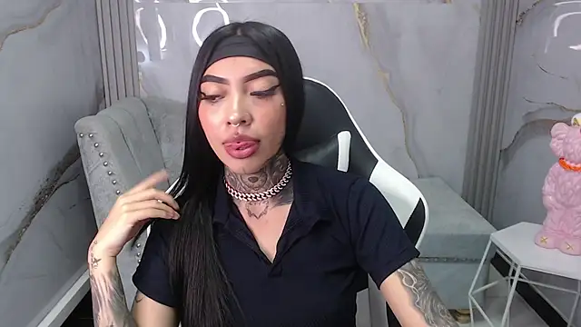 Ashley Blum v online show from October 11, 2025, 8:10 pm