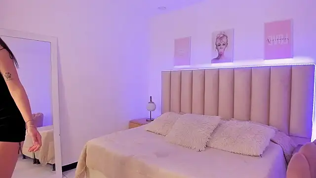 Snapshot of Miacorner_ chatting on September 14, 2025, 4:40 pm Miacorner online show from September 14, 2025, 4:40 pm