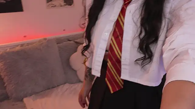 sophieee art online show from October 25, 2025, 7:36 pm