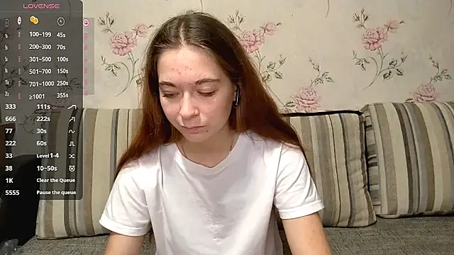 KissKarina online show from October 3, 2025, 3:24 pm